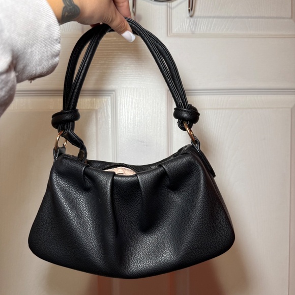 Small tuffed black purse - Picture 2 of 3